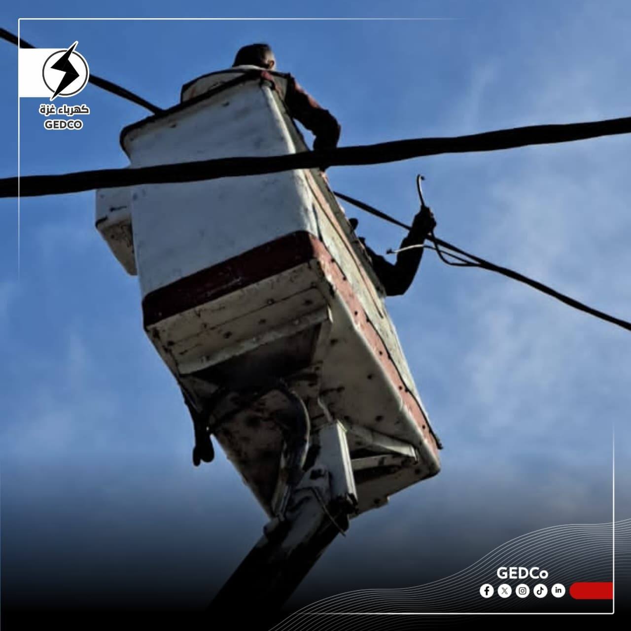 نفّذ الطاقم الفني لشركة توزيع الكهرباء في المحافظة الوسطى، بالتعاون مع بلدية النصيرات، أعمال صيانة شاملة لخطوط الإنارة في مدينة النصيرات