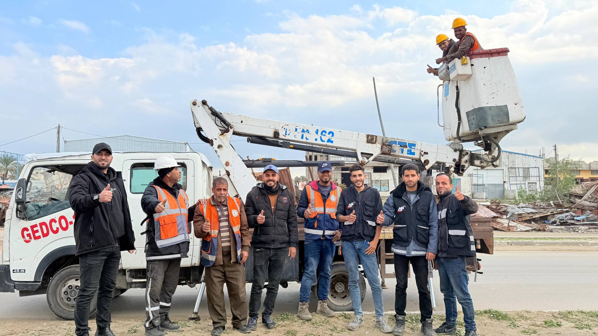 شركة توزيع الكهرباء وشركة أبناء فارس أبو زايد يؤكدان التعاون المشترك لاستمرارية إنارة الشوارع