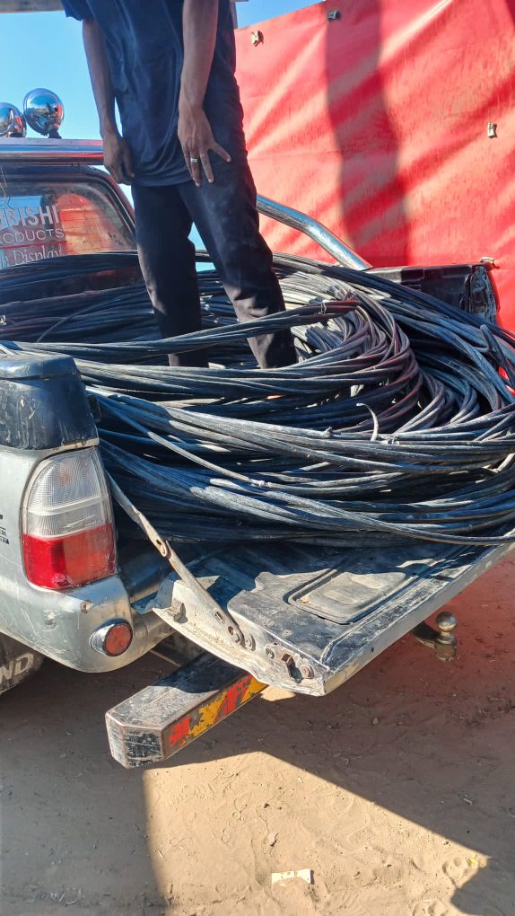 قامت طواقم شركة توزيع الكهرباء في محافظة الوسطى بتمديد كابل ABC4*95 لمسافة 160 متر،