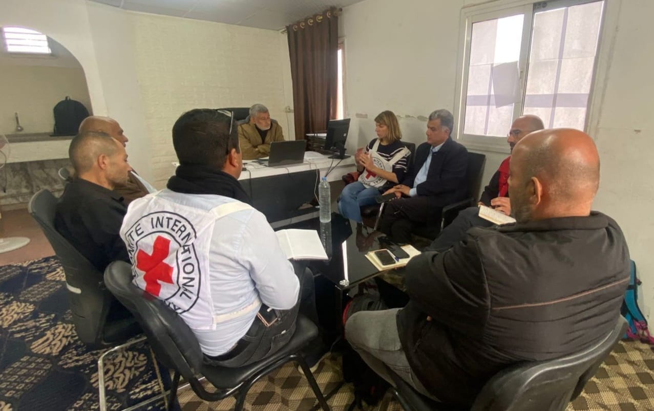"منسقة الصليب الأحمر في زيارتها الهامة لقطاع غزة تلتقي بإدارة كهرباء غزة"