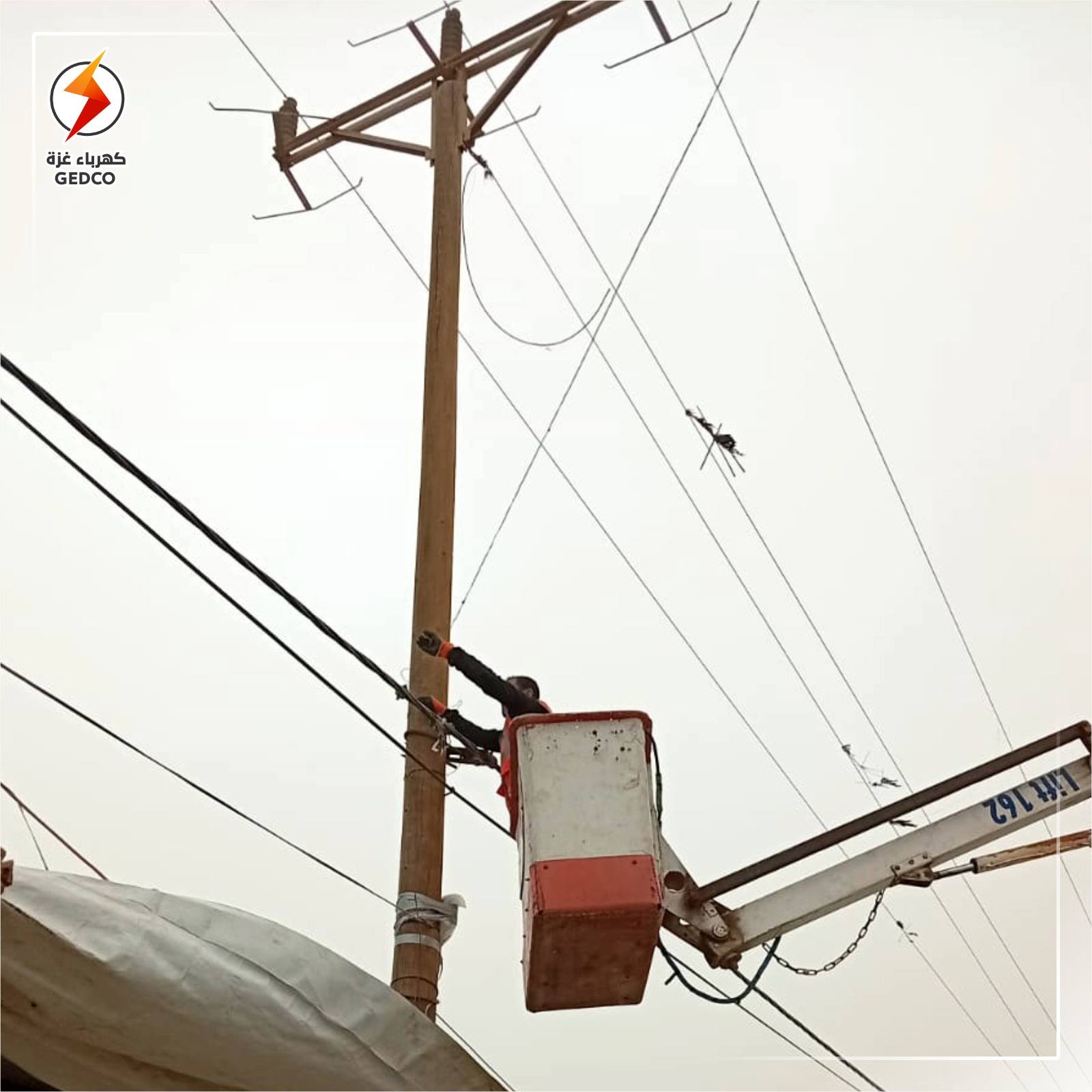 استجابةً لمناشدات الأهالي، نفّذت طواقم كهرباء غزة تدخلًا ميدانيًا عاجلًا في منطقتي العطار وفش فرش بمحافظة خانيونس