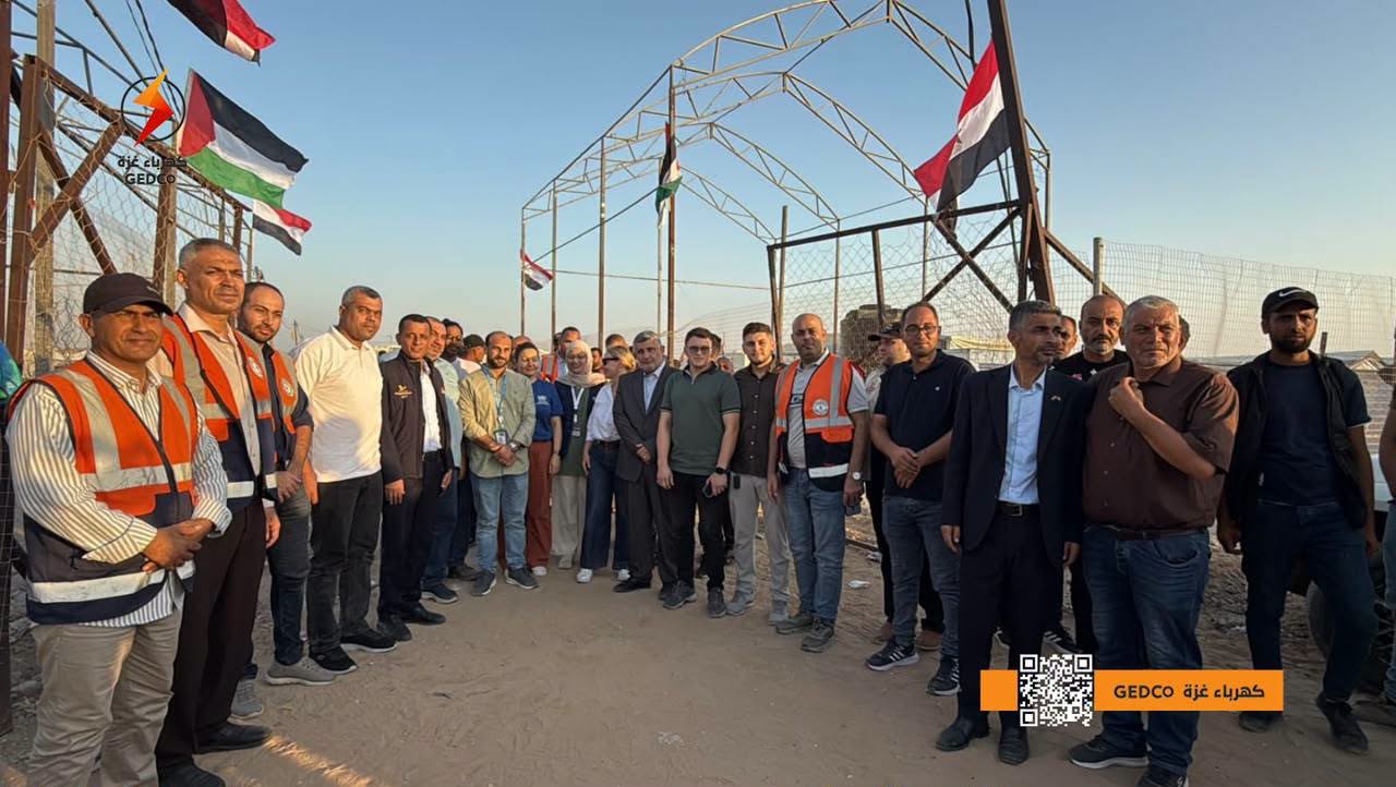 حين يصبح النور رسالة أمل.. كهرباء غزة واللجنة المصرية تدشنان مشروع إنارة مخيم الحرية المصري (18)