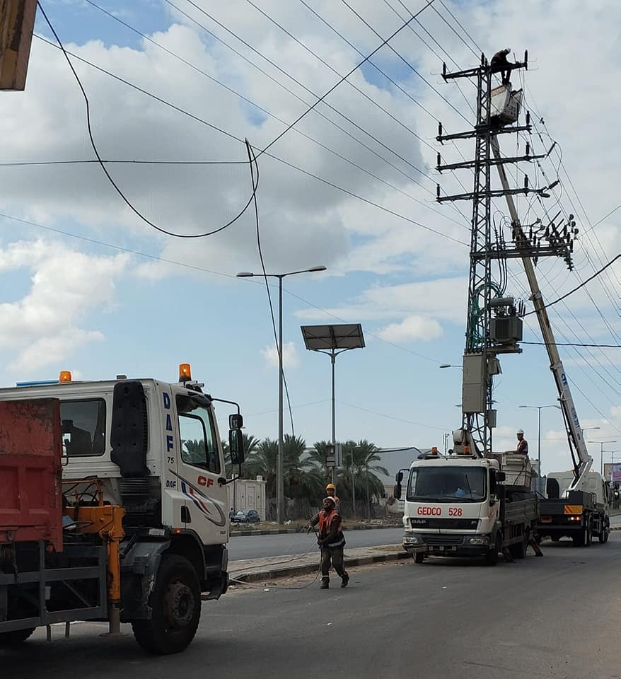 ما زالت طواقمنا الفنية ومهندسينا يكافحون من أجل إصلاح الشبكات واستبدال الخطوط التي تعرضت للتلف جراء القصف على القطاع